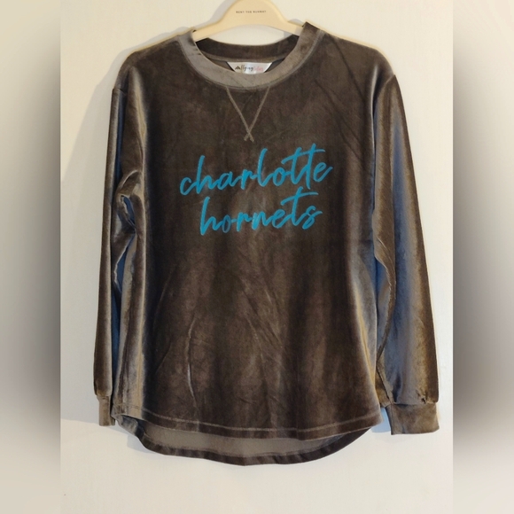 Flying Colors Tops - Charlotte Hornets Gray Sweatshirt